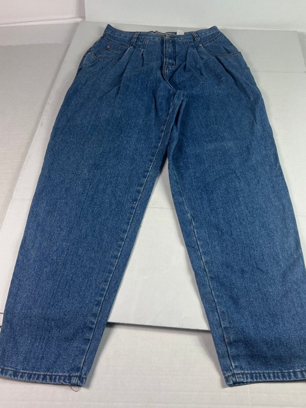 VTG Levi's Jeans Womens 27x29* High Rise Loose Pleated Tapered Blue Denim Tag 10